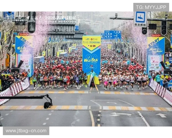 武汉城市马拉松街舞队展现超强耐力与激情表演的精彩点评 武汉城市马拉松街舞队展现超强耐力与激情表演的精彩点评