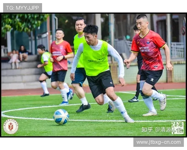 天山雪豹迎战上海申鑫决战绿茵场展现足球激情与实力对决