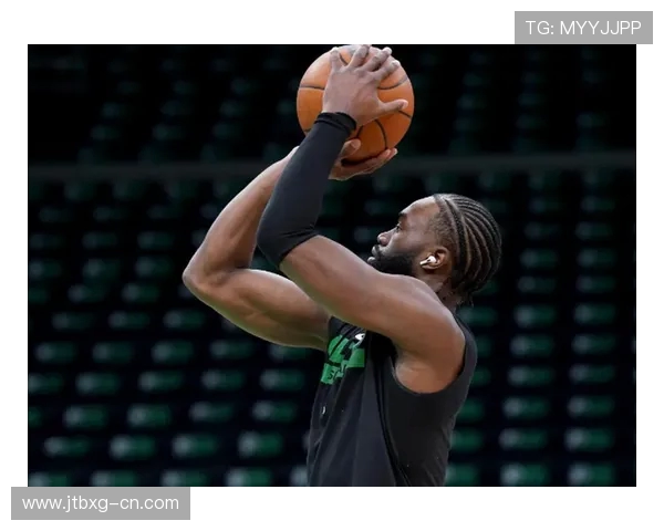 杰伦布朗如何在NBA赛场上展现个人魅力与团队精神的完美结合 杰伦布朗如何在NBA赛场上展现个人魅力与团队精神的完美结合