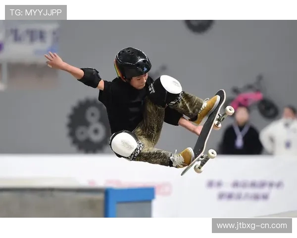 南京滑板队逆袭城市马拉松展现青春活力与拼搏精神 南京滑板队逆袭城市马拉松展现青春活力与拼搏精神